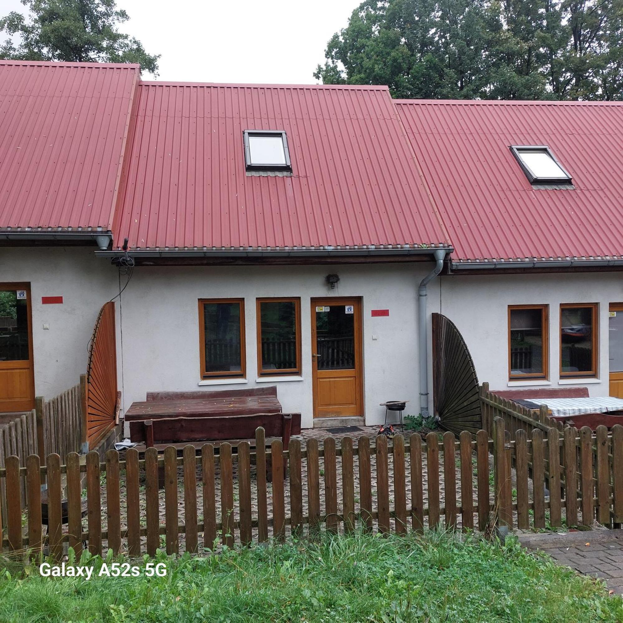Domki Nad Jeziorem Karlowice Екстериор снимка