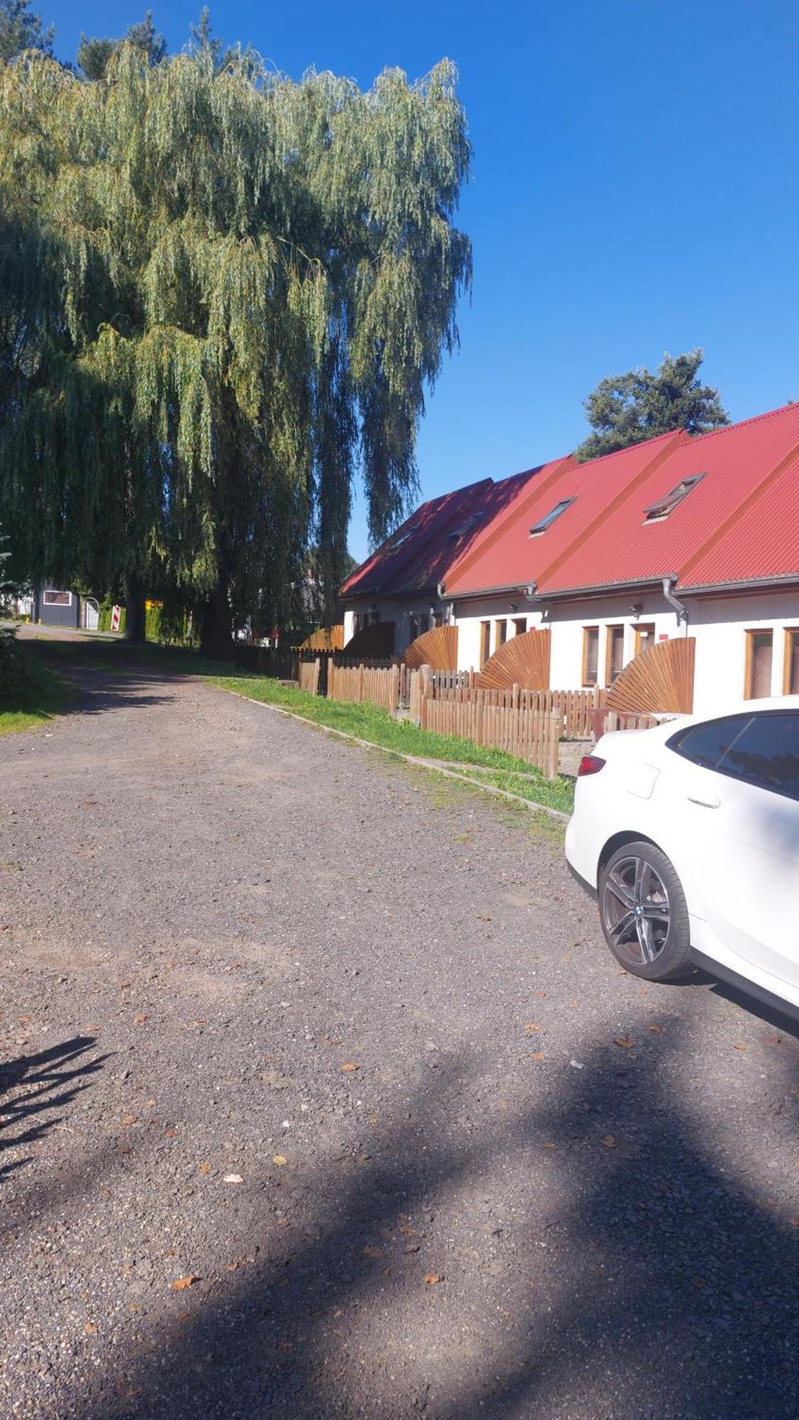Domki Nad Jeziorem Karlowice Екстериор снимка