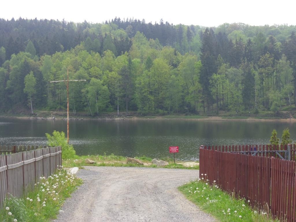 Domki Nad Jeziorem Karlowice Екстериор снимка