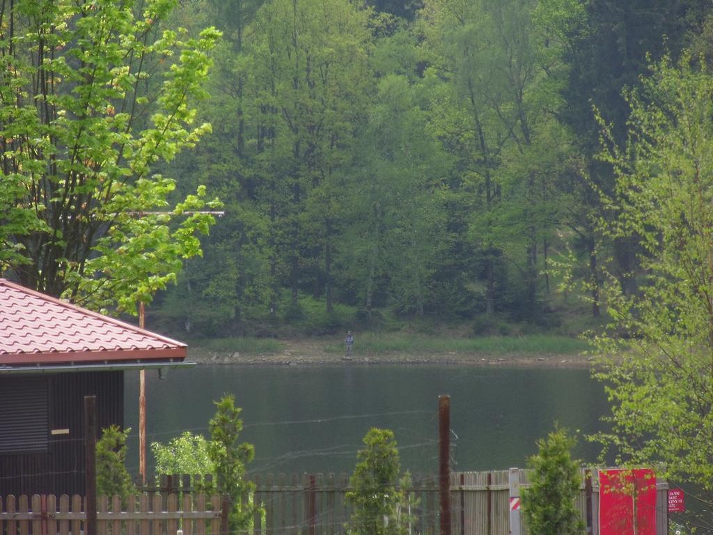 Domki Nad Jeziorem Karlowice Екстериор снимка