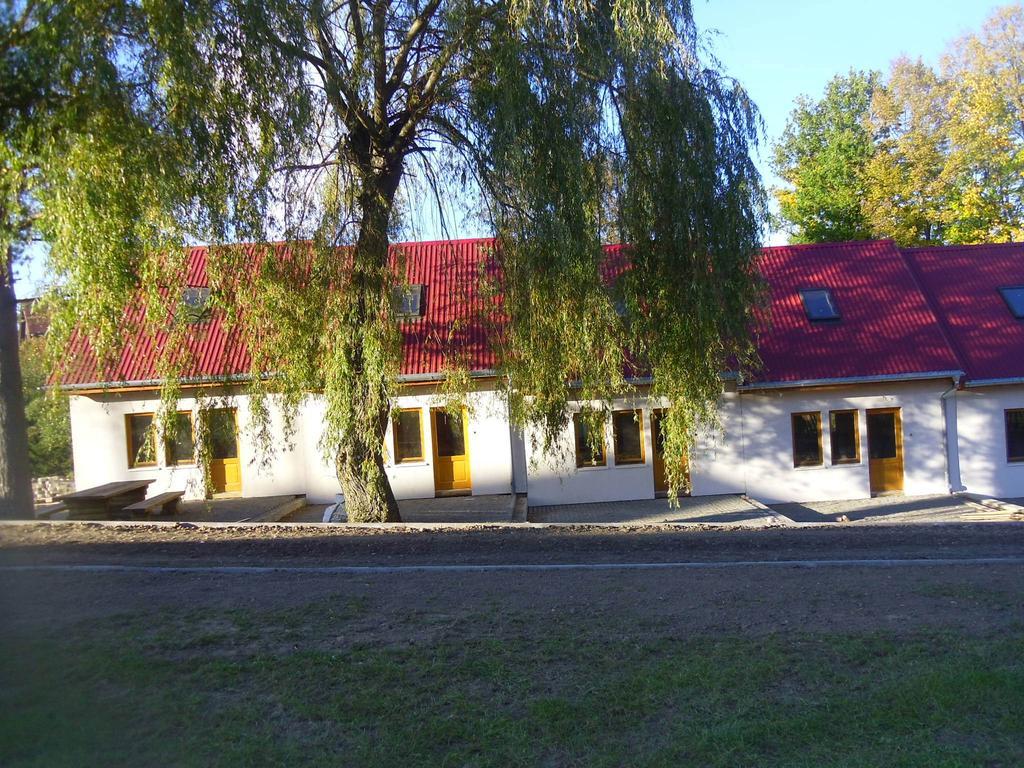 Domki Nad Jeziorem Karlowice Екстериор снимка
