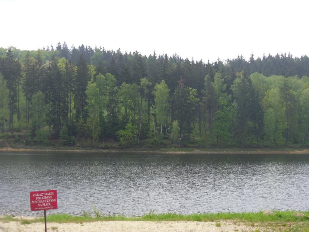 Domki Nad Jeziorem Karlowice Екстериор снимка